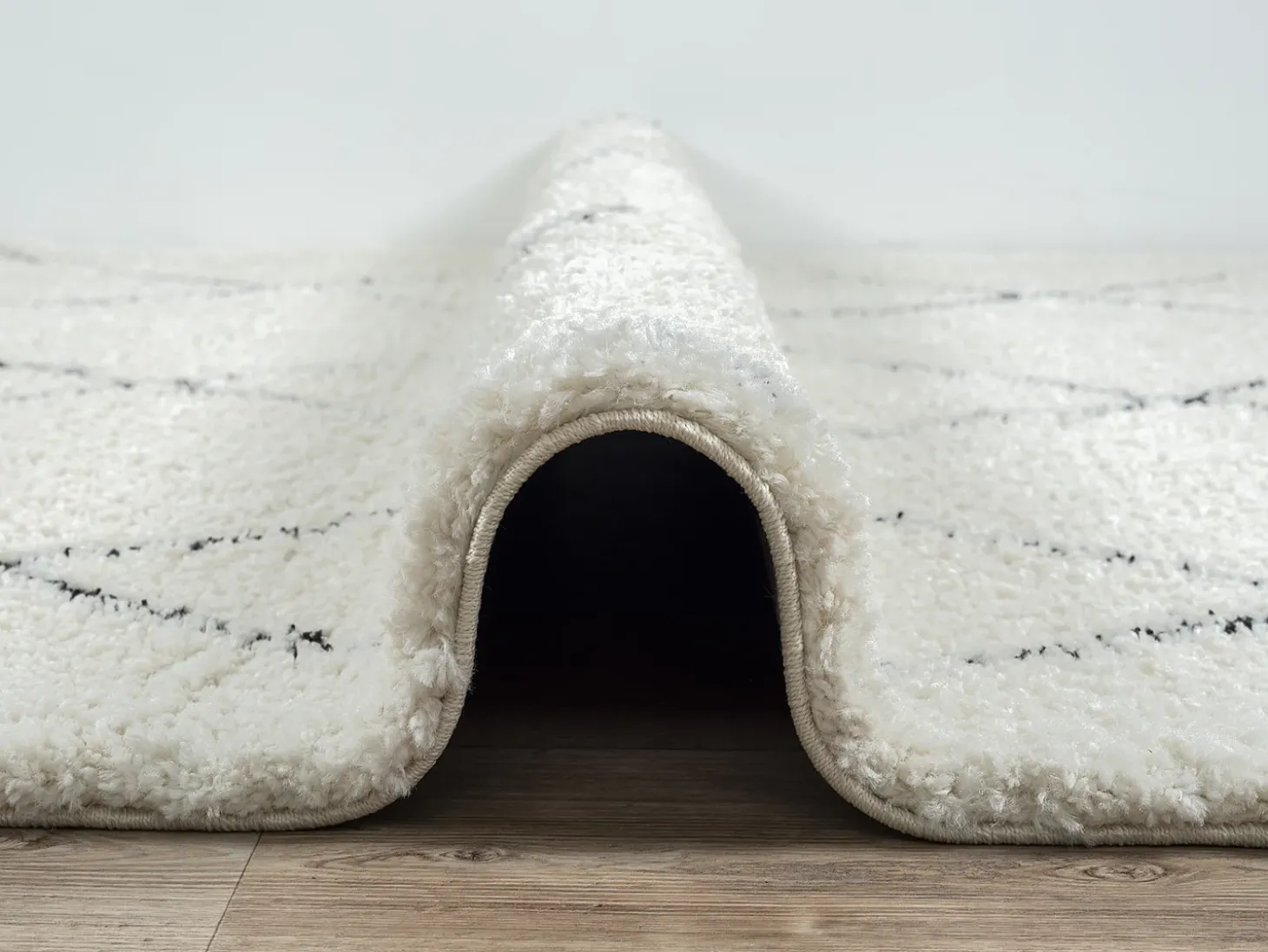Alfombra Bahar Shaggy moderna patrón rombos, negro blanco, 240 x 340 cm