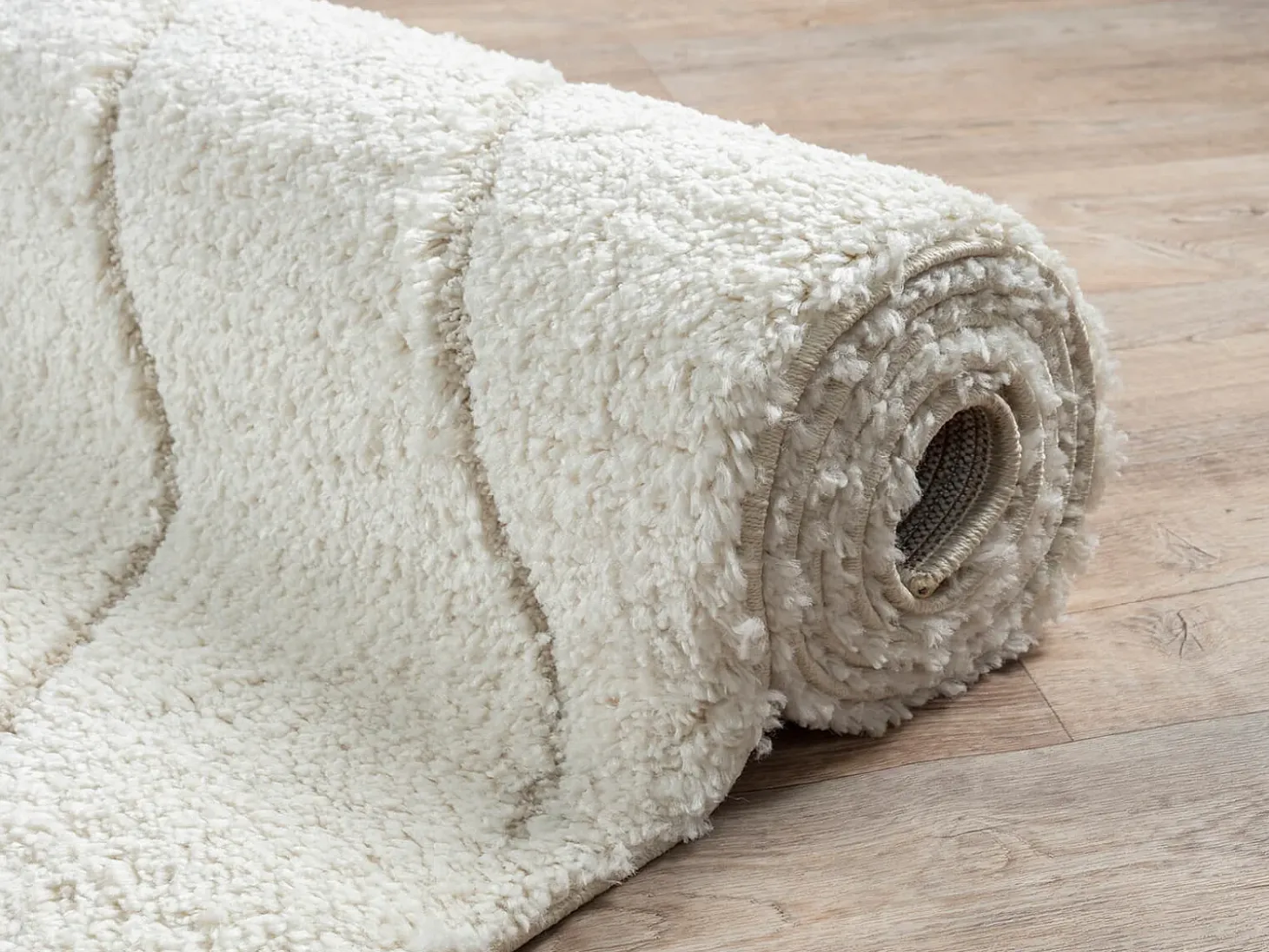 Alfombra Bahar Shaggy patrón triángulos, crema, 200 x 290 cm