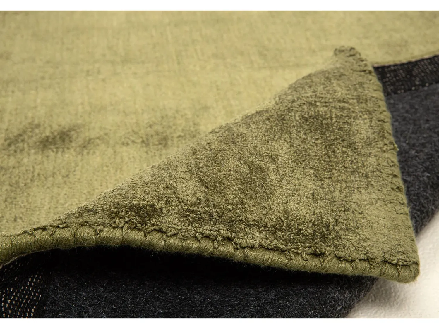 Hot Alfombra de viscosa tejida a mano 85x155 cm musgo Shine Verde pino