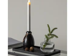 Candelabro Ulricehamn con luz LED negra.