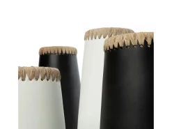 Bazar Bizar Jarrón^El Jarrón Sneaky - Negro Natural - M Multicolor