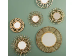 Espejo de pared redondo Flor en ratán beige 56 cm con espejo central de 23,5 cm para fijar en la pared