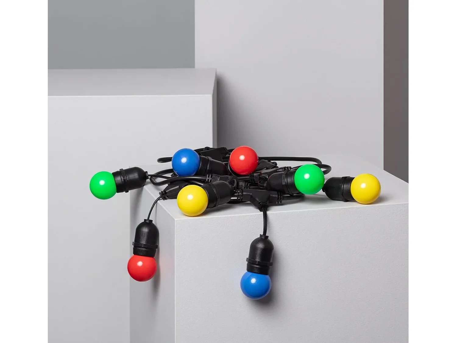 Outlet Ledkia Guirnalda Exterior con Bombillas LED E27 5.5m IP65 Negro Multicolor