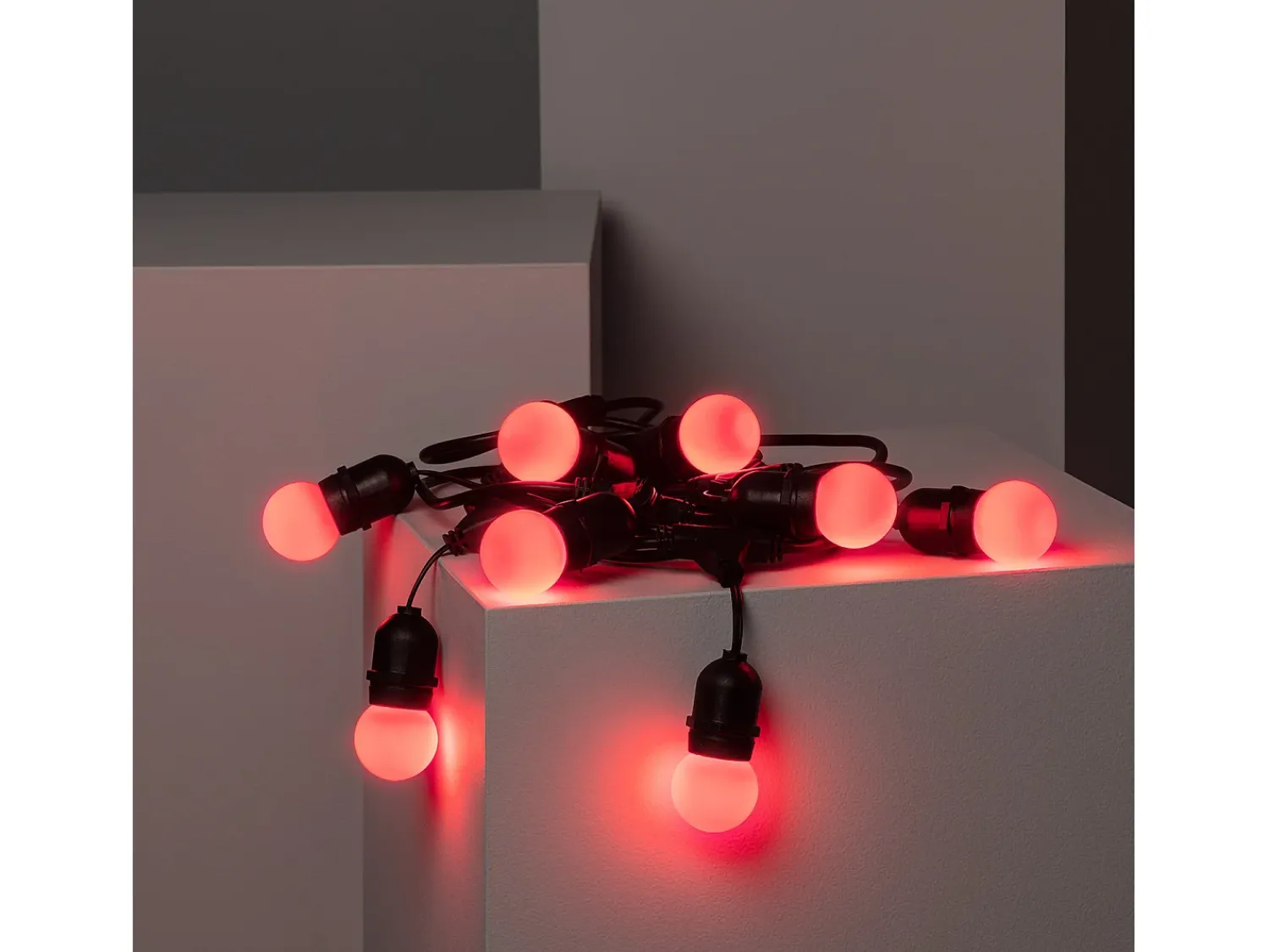 Ledkia Guirnalda Exterior con Bombillas LED E27 5.5m IP65 Negro Rojo Multicolor
