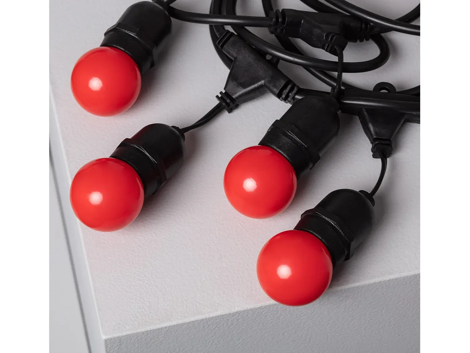 Ledkia Guirnalda Exterior con Bombillas LED E27 5.5m IP65 Negro Rojo Multicolor