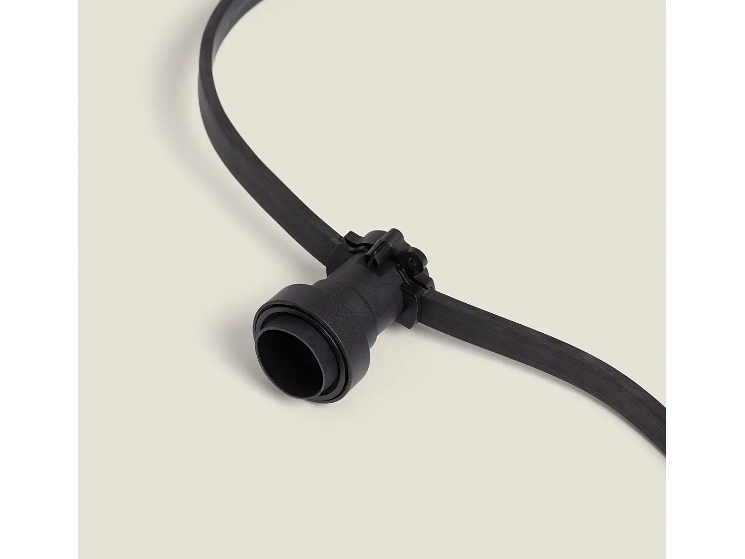 New Ledkia Guirnaldas para Exterior IP44 Cable Eléctrico Plano con Portalámparas E27 a Medida 25 m Negro