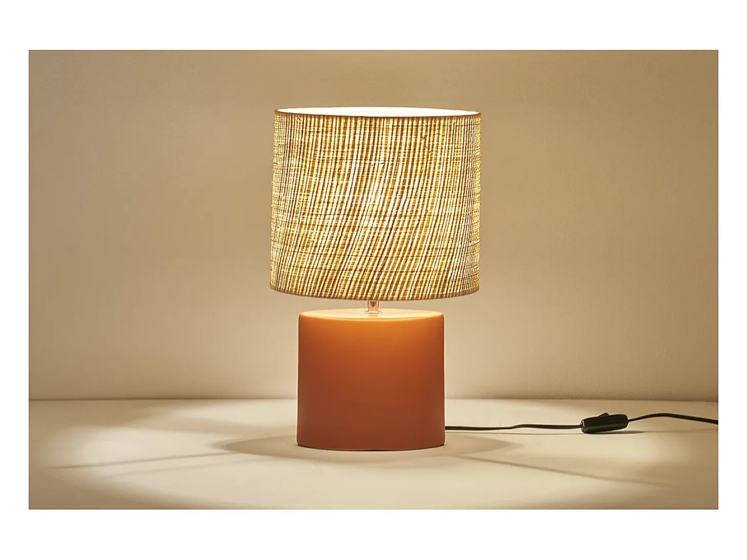 Lámpara de mesa de cerámica terracota mate con pantalla de rafia natural 40 cm TIGA