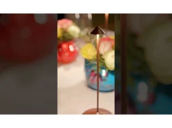 Lámpara de mesa LED inalámbrica recargable y regulable Pina Pro Gold Leaf, color azafrán (2200-2700-3000 K)