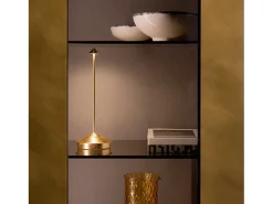 Lámpara de mesa LED inalámbrica recargable y regulable Pina Pro Gold Leaf, color azafrán (2200-2700-3000 K)
