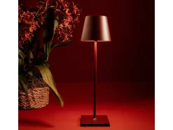 Hot Lámpara de mesa LED recargable y regulable Poldina Pro Bordeaux con duración de batería de hasta 12 horas. Para uso exterior IP65 Violeta