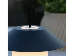 Lámpara de mesa Rubu LED para exterior color beige.
