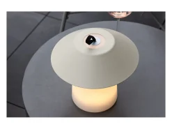 Lámpara de mesa Rubu LED para exterior color beige.