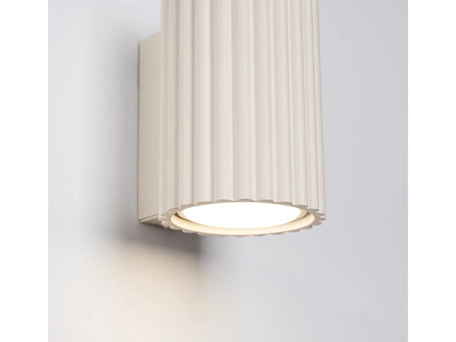 Best Sollux Lighting Lámpara de pared Gloow minimalista de aluminio - 1 fuentes luminosas 3000K - L.6,5 x A.10 cm - Beige