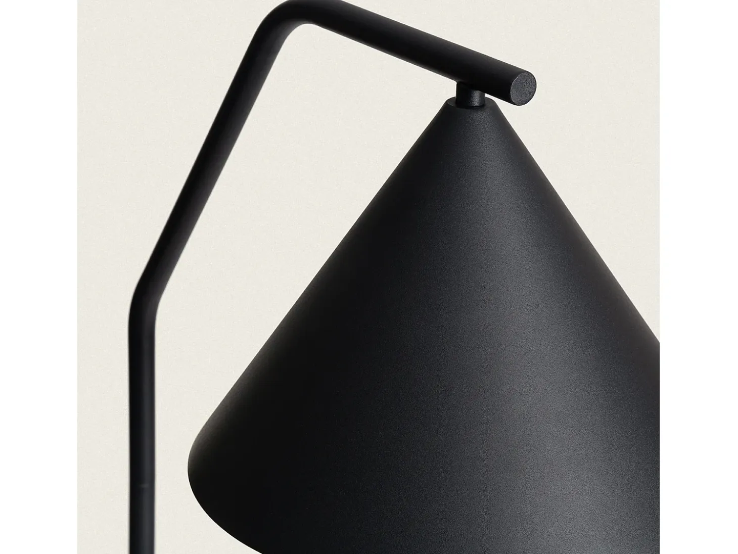 Lámpara de Pie LED 8W Metal Elise Negro