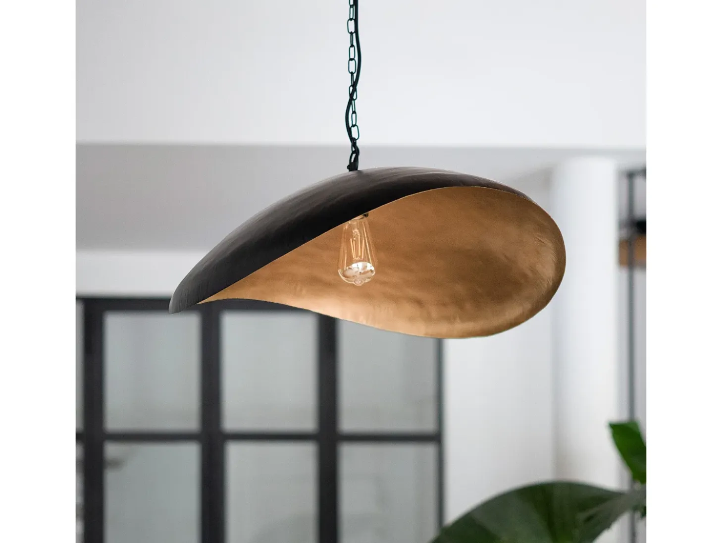 Lámpara de techo de metal negro y dorado D74 - Pacha