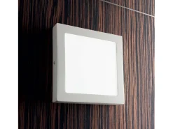 Plafón cuadrado o aplique de metal blanco con luz led