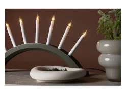 Soporte de adviento eléctrico Kebnekaise de 7 luces de color verde.