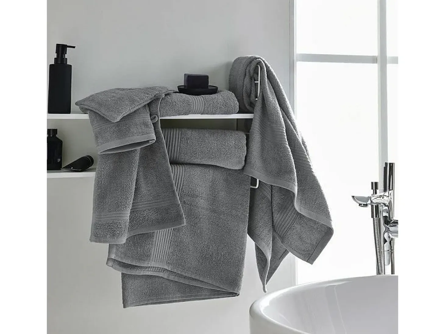 Toalla de baño TODAY Essential Gris Acero 70 x 130 cm
